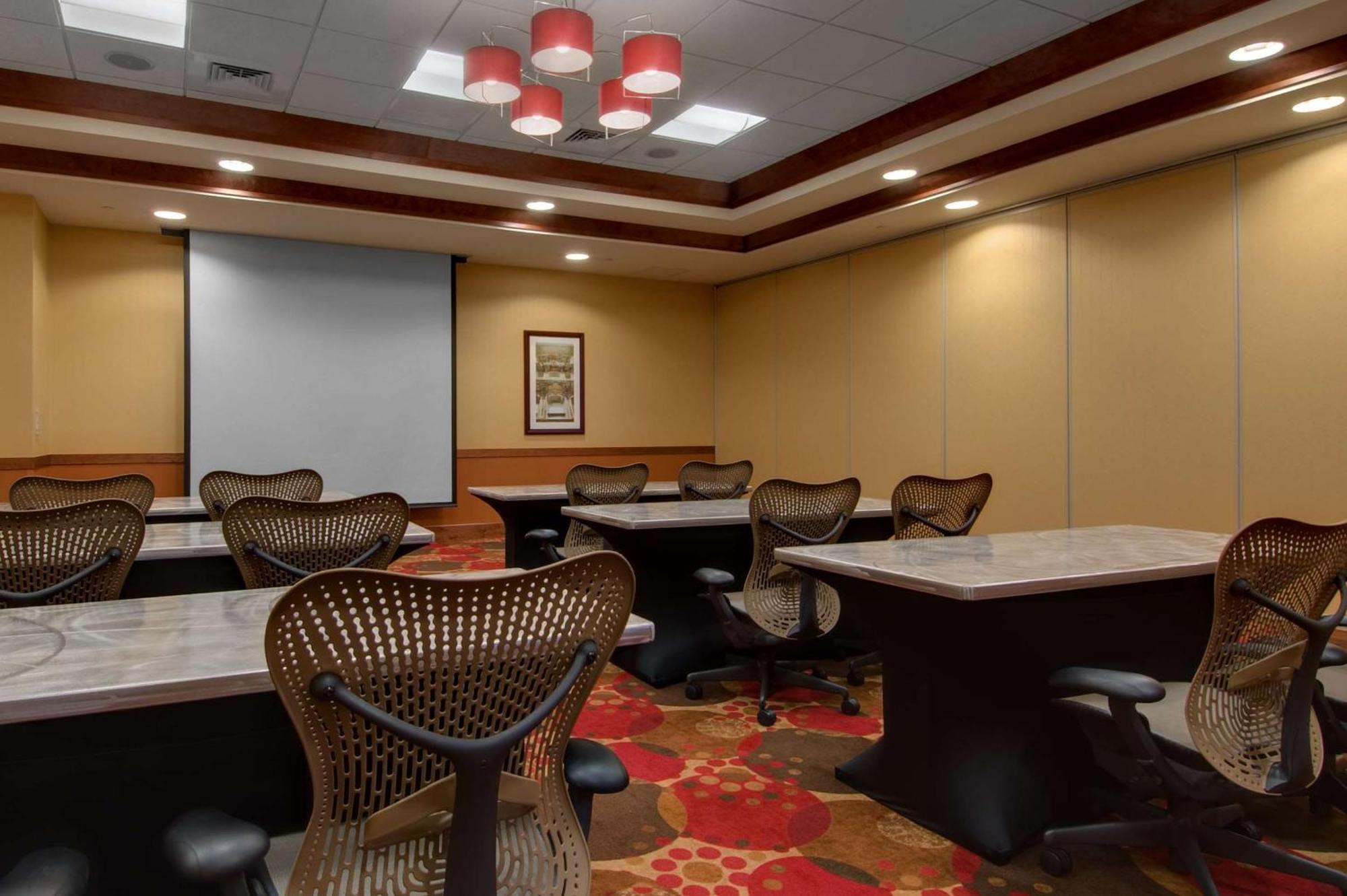 Hilton Garden Inn Milwaukee Airport Zakenleven foto