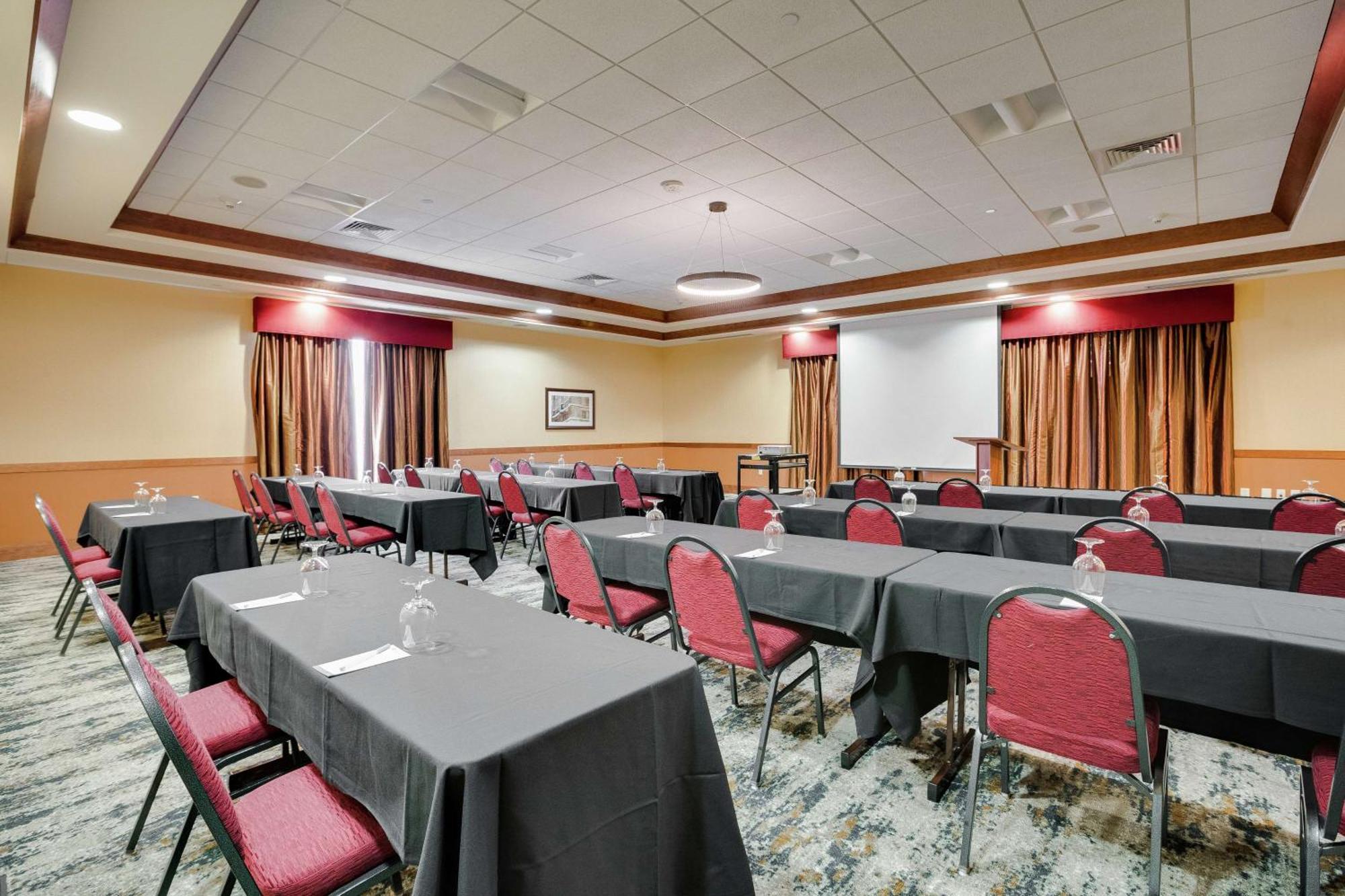 Hilton Garden Inn Milwaukee Airport Buitenkant foto